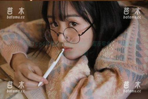 51cg4首页的瓜都成了我的“深夜零食”，无聊的时候打开还挺上瘾～