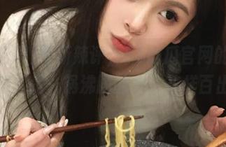 最新辣评,51吃瓜官网的评论区就像是一锅沸腾的水,花样百出!