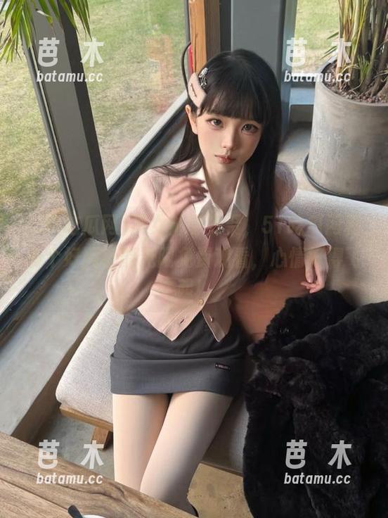 美女帅哥齐聚，51吃瓜网真有个好网址能无限免费观看，心情好得飞起！