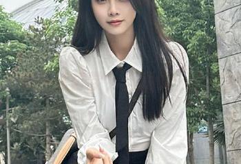 “zztt11更新”：他们说，吃瓜也是一种生活哲学，但我说…快看那个瓜！