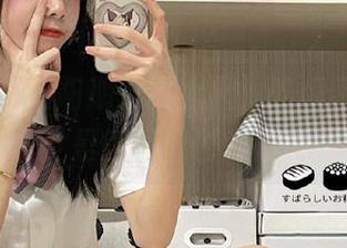 朝阳朋友圈太火，吃瓜网苹果版里全是饭局瓜和爱情瓜。