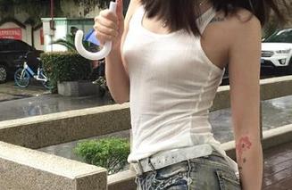 海南凉皮与柠檬水,边“观看”在线吃瓜网,脑袋里一阵轻松的晕眩!