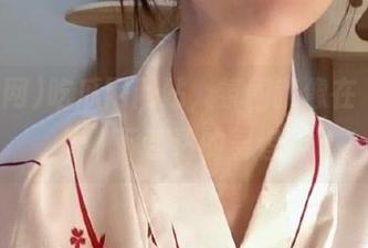 吃瓜网网站，氛围就像在‘聚光灯’下溜达的舞者！