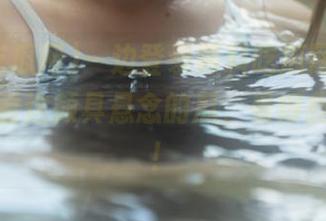 一边登录黑料吃瓜网，一边在线观看这颇具悬念的瓜，看得我心痒痒！